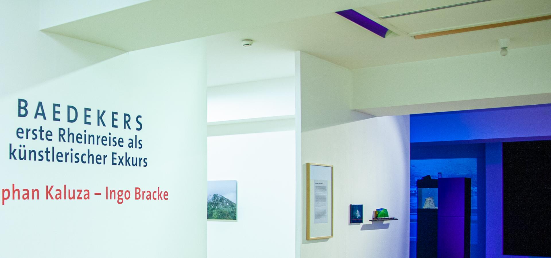 Ingo Bracke, Stephan Kaluza: Ausstellungsansicht .Anleitung zum Selbstversuch. Baedekers erste Rheinreise als künstlerischer Exkurs